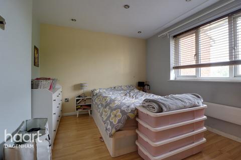 54 Plumtree Close, Dagenham, RM10 8UA