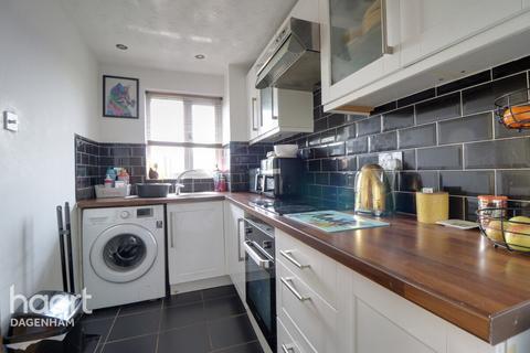 54 Plumtree Close, Dagenham, RM10 8UA