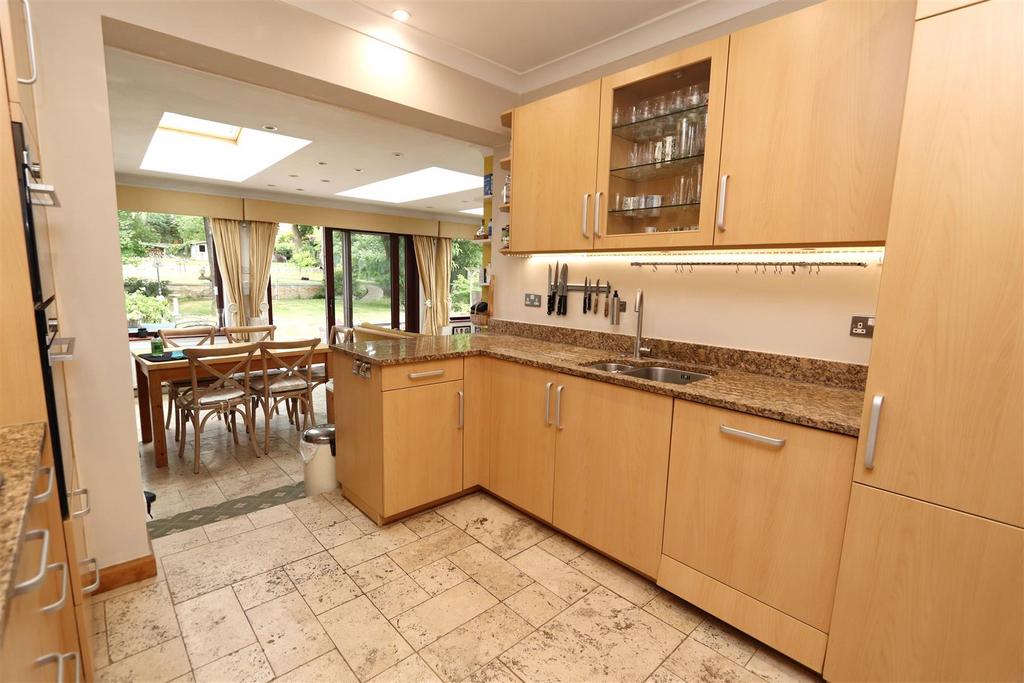 Kitchen/dining/family room