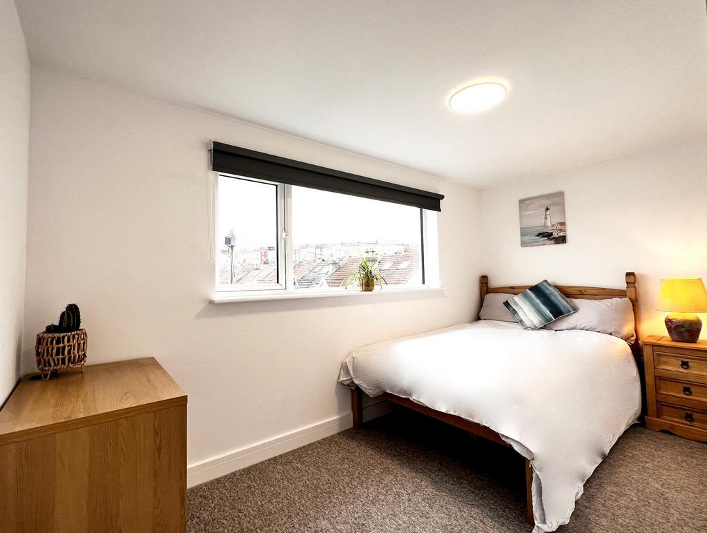 A cozy double bedroom featuring a comfortable b...