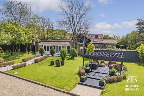 Stocks Farm Murthering Lane, Stapleford Abbotts, Romford, RM4 1JT