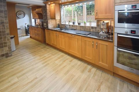 5 bedroom detached house for sale, Kirklands Gardens, Bradford BD17