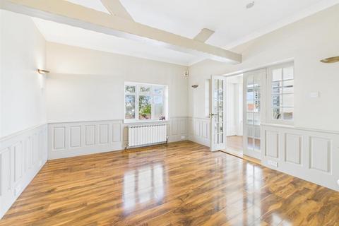 5 bedroom detached house for sale, Multi generation home with pool and sea views