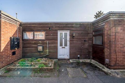 16 Allingham Close, London, W7 1NA