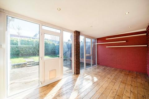 16 Allingham Close, London, W7 1NA
