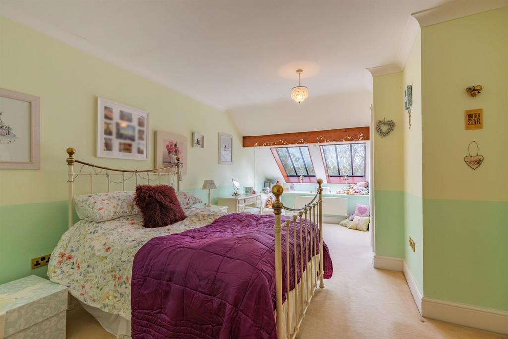 8643048-interior32.jpg