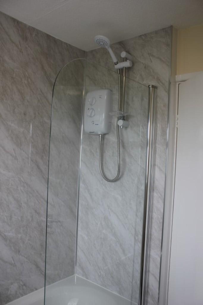 800233 Bath2