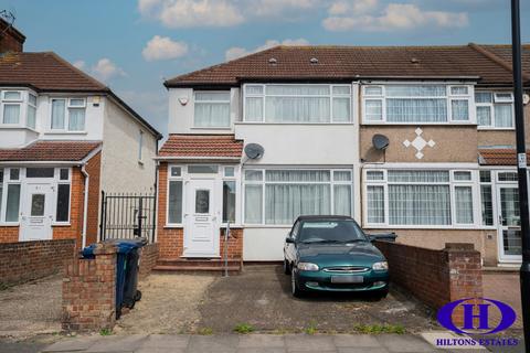 3 bedroom end of terrace house for sale, Derley Road, Southall