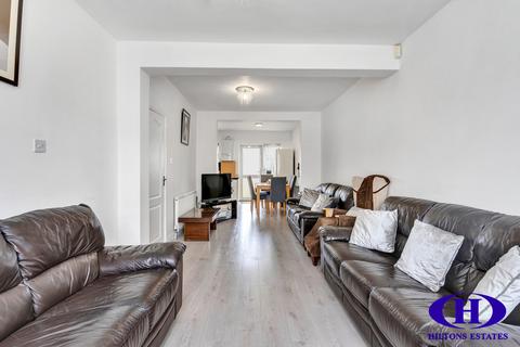 3 bedroom end of terrace house for sale, Derley Road, Southall