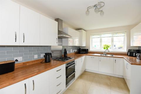 30 Hutton Close, Hilperton, Trowbridge, BA14 7WW