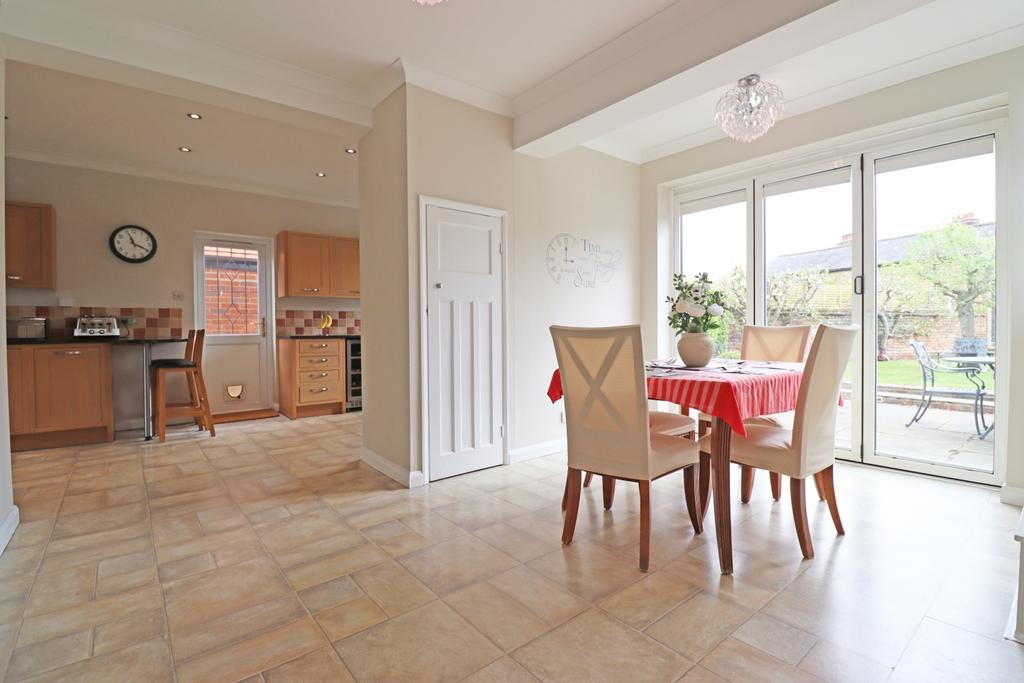 Kitchen diner