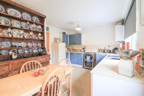 16 Calder, Wilnecote, Tamworth, B77 4BS
