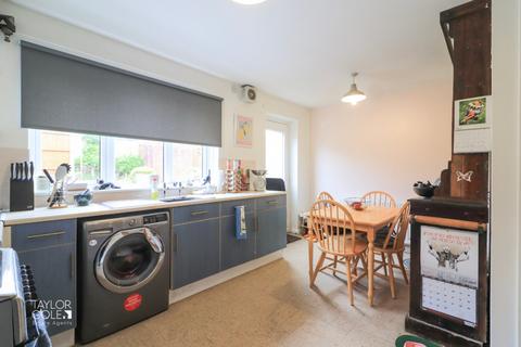 16 Calder, Wilnecote, Tamworth, B77 4BS