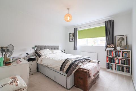 16 Calder, Wilnecote, Tamworth, B77 4BS