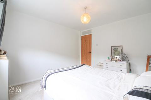 16 Calder, Wilnecote, Tamworth, B77 4BS