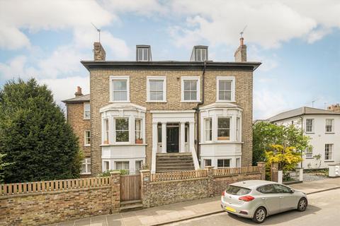 Flat 2, 207 Stanley Road, Twickenham, TW2 5NW