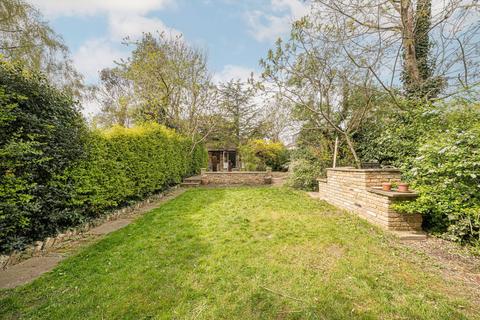 Flat 2, 207 Stanley Road, Twickenham, TW2 5NW