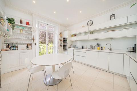 Flat 2, 207 Stanley Road, Twickenham, TW2 5NW