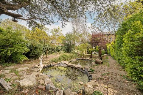 Flat 2, 207 Stanley Road, Twickenham, TW2 5NW
