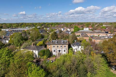 Flat 2, 207 Stanley Road, Twickenham, TW2 5NW