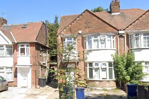 1 bedroom in a house share to rent, Brentfield Gardens, Brent Cross