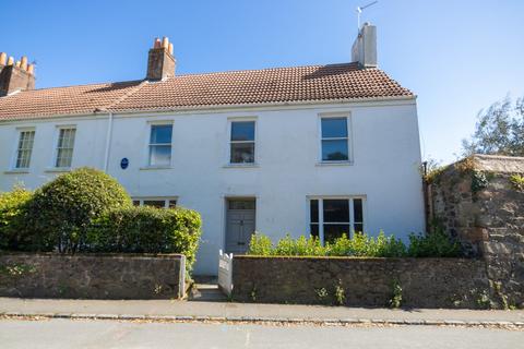 4 bedroom semi-detached house to rent - Mount Row, St. Peter Port, Guernsey