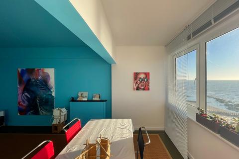1 bedroom flat for sale, Marine Court, St Leonards On Sea, East Sussex, TN38