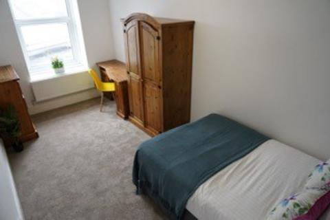 5 bedroom apartment to rent, 3B North Friary House