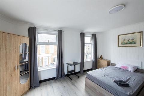 Studio to rent, Kingsley Road, Maidstone ME15