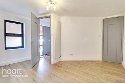 3 bedroom townhouse for sale, Avon Way, South Woodford