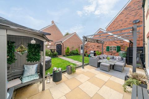 6 Bampton Castle Way, Quedgeley, Gloucester, GL2 2FJ