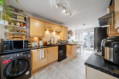 6 Bampton Castle Way, Quedgeley, Gloucester, GL2 2FJ