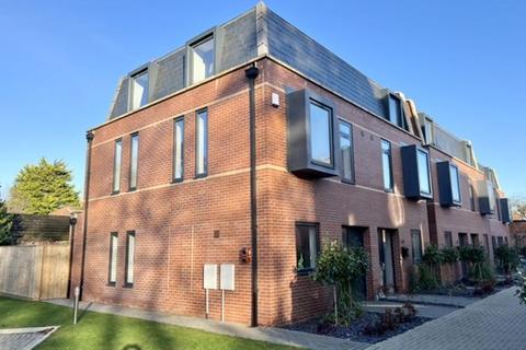4 bedroom semi-detached house for sale, THE CURVE, WELHOLME AVENUE, GRIMSBY