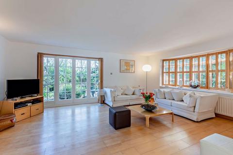 3 bedroom detached house for sale, Bracken Path, Epsom