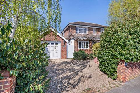3 bedroom detached house for sale, Bracken Path, Epsom