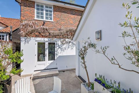 66 Bracken Path, Epsom, KT18 7SZ