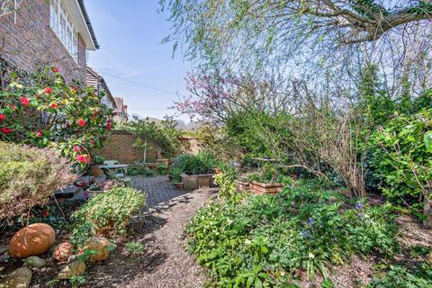 66 Bracken Path, Epsom, KT18 7SZ
