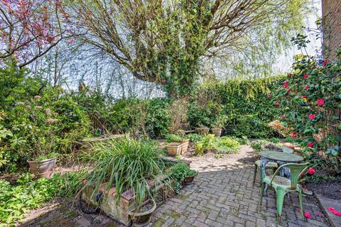 66 Bracken Path, Epsom, KT18 7SZ
