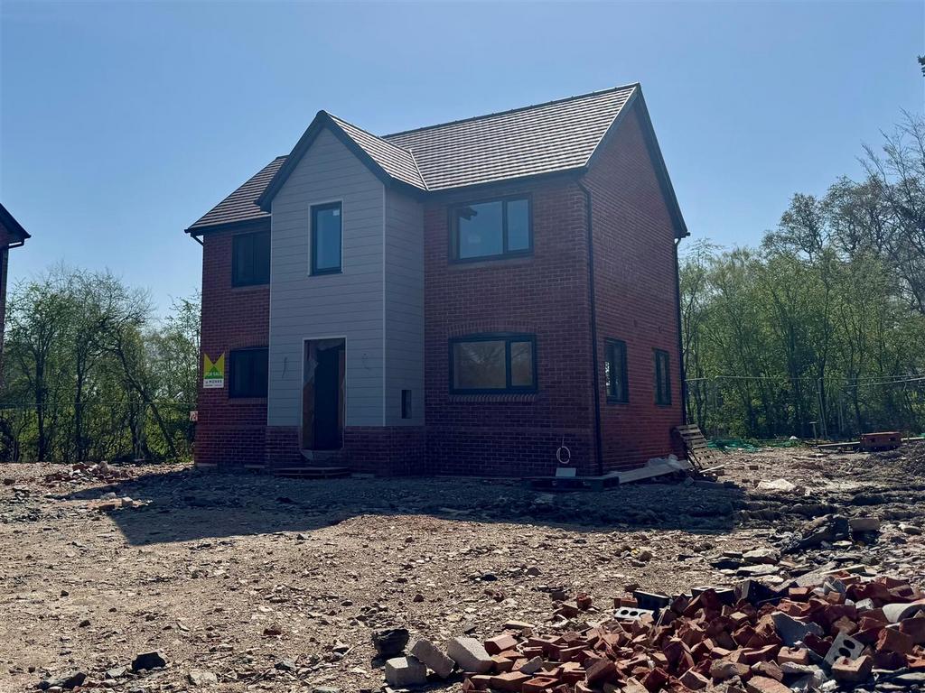 Weston Rhyn detached.jpg