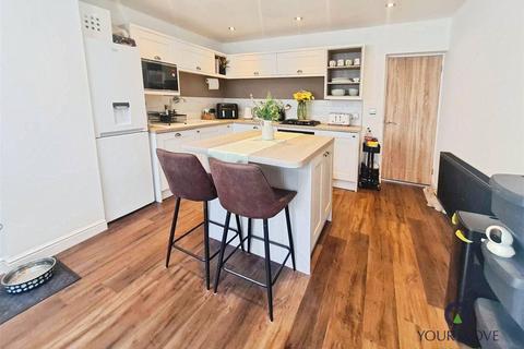 24 Dandy Row, Darwen, BB3 3BL