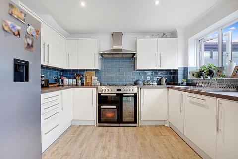 35 Low Meadow, Halling, Rochester, ME2 1LX