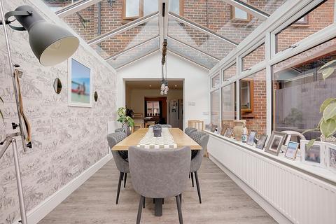 35 Low Meadow, Halling, Rochester, ME2 1LX