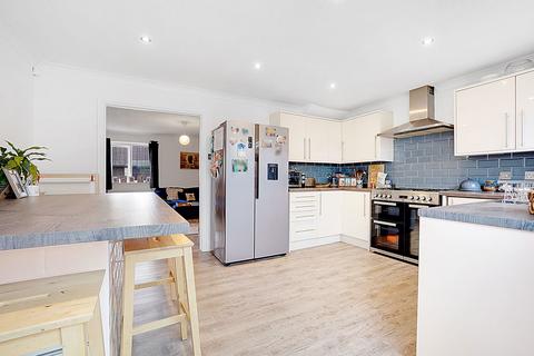 35 Low Meadow, Halling, Rochester, ME2 1LX