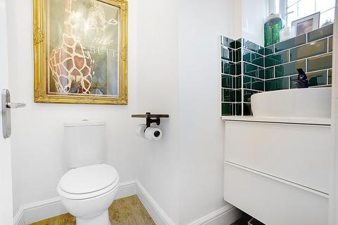 35 Low Meadow, Halling, Rochester, ME2 1LX