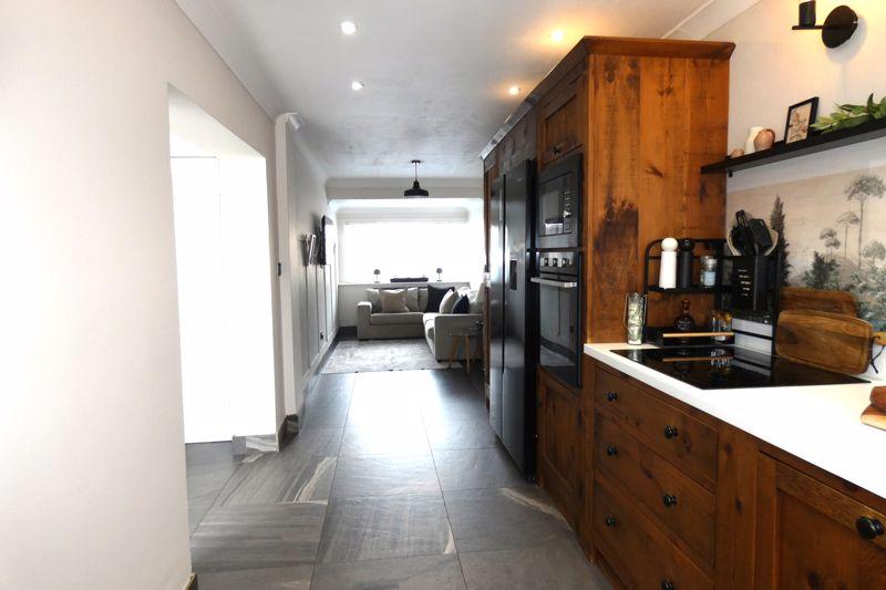 Kitchen/Lounge into