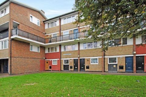 3 bedroom property to rent, Rolls Road, London SE1
