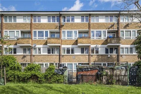 3 bedroom property to rent, Rolls Road, London SE1