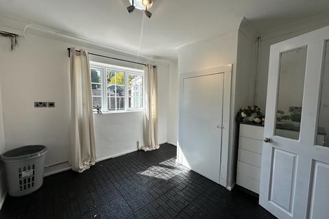 3 bedroom semi-detached house to rent, Hampstead Drive, Mackworth, DE22