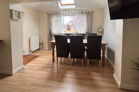 47 Ashwood Way, Hucclecote, Gloucester, GL3 3JE