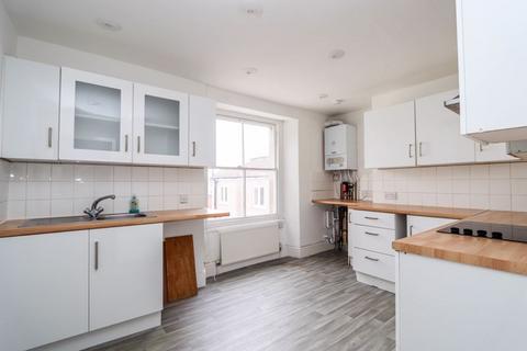 3 bedroom apartment to rent, The Triangle, Clevedon